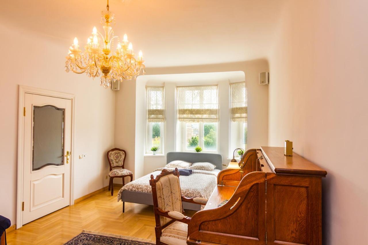 Classic Style Apartment In The Center Of Riga Exterior photo